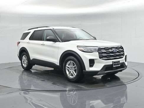 New 2026 Ford Explorer Active RWD image 3