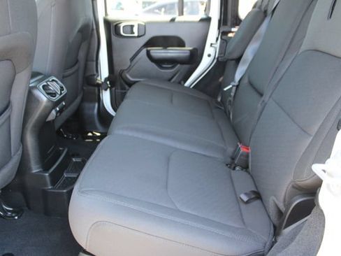 Used 2023 Jeep Wrangler Unlimited AWD/4WD image 39