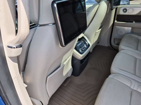 Used 2018 Lincoln Navigator Reserve w/ Technology Package AWD/4WD image 18