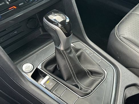 Certified 2024 Volkswagen Tiguan SE FWD image 22