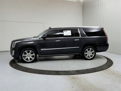 Used 2016 Cadillac Escalade ESV Premium image 4