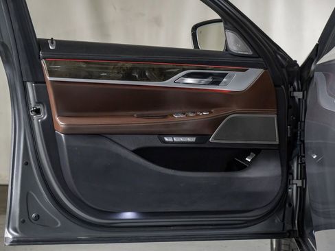 Used 2017 BMW 740i xDrive image 33