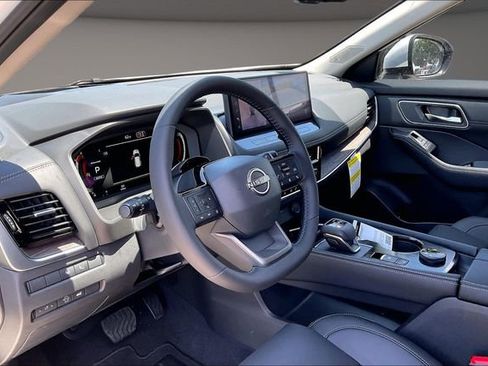 New 2026 Nissan Rogue Platinum w/ Tech Package AWD/4WD image 7