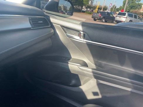 Used 2019 Toyota Camry SE FWD image 18