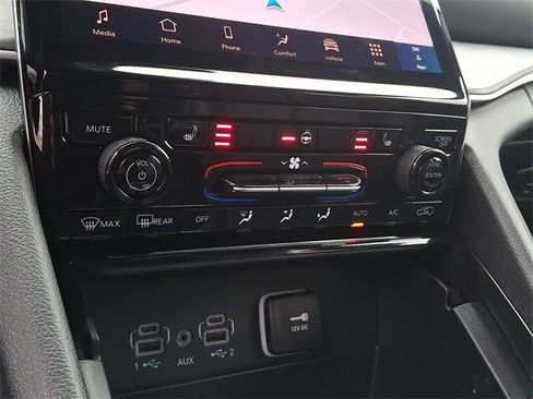 Used 2025 Jeep Grand Cherokee Limited image 15