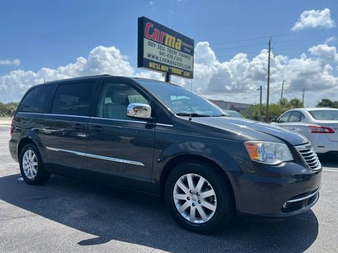 Used 2011 Chrysler Town & Country Touring-L FWD image 2