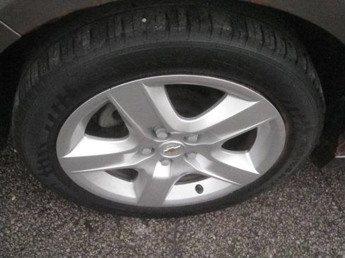 Used 2011 Chevrolet Malibu LS image 23