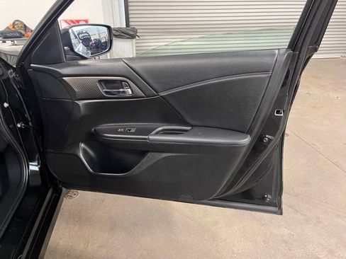 Used 2017 Honda Accord Sport image 12