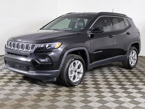 Used 2025 Jeep Compass Latitude AWD/4WD image 8