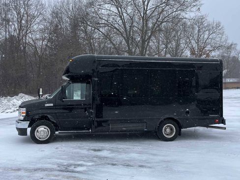 Used 2025 Ford E-450 and Econoline 450 Super Duty w/ Shuttle Bus Prep Package image 2