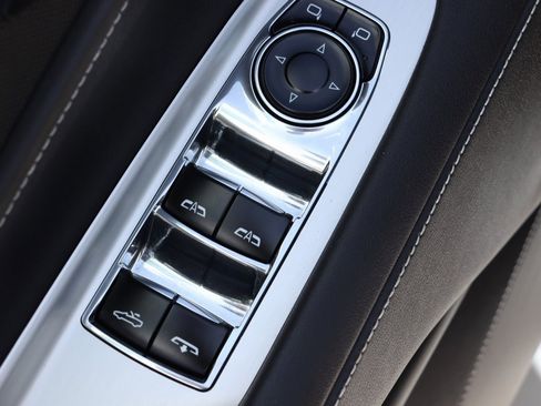 Used 2021 Chevrolet Corvette Stingray Convertible w/ 1LT image 13