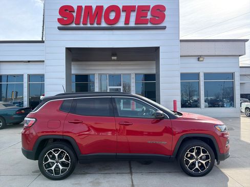 Used 2025 Jeep Compass Limited image 1