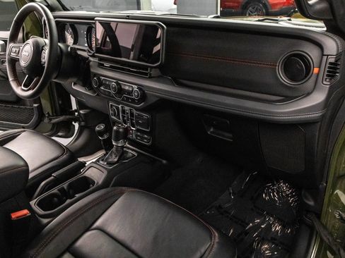 Used 2024 Jeep Wrangler Unlimited Rubicon image 42
