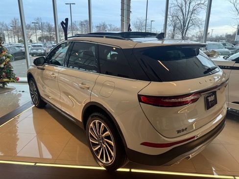 New 2026 Lincoln Corsair Reserve image 2