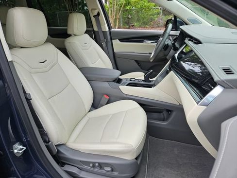 Used 2024 Cadillac XT6 Premium Luxury w/ Technology Package AWD/4WD image 20