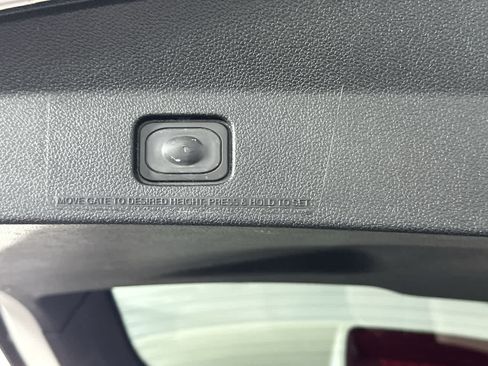 Used 2018 Ford Explorer XLT w/ Equipment Group 202A FWD image 29