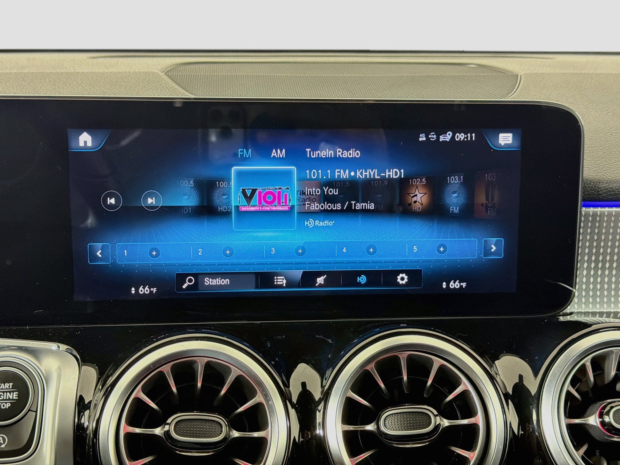 Used 2022 Mercedes-Benz GLB 250 4MATIC image 21