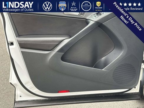 Used 2016 Volkswagen Tiguan S image 8