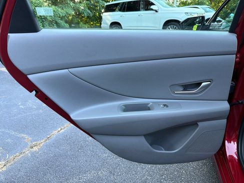Used 2025 Hyundai Elantra Sport FWD image 21