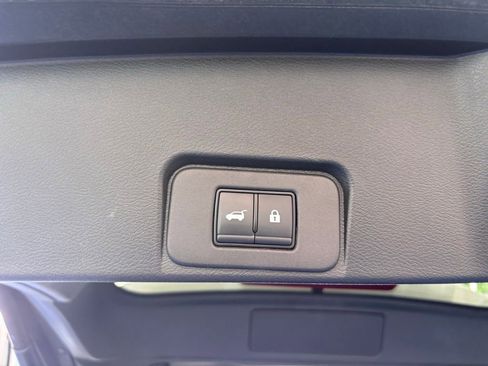 Used 2023 Nissan Rogue Platinum FWD image 13