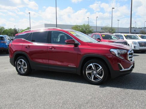 Used 2020 GMC Terrain SLT w/ Preferred Package FWD image 2