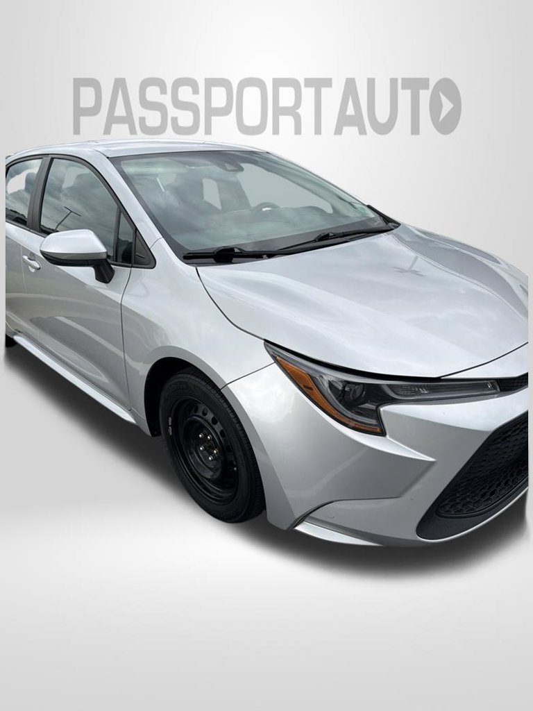 Used 2022 Toyota Corolla LE FWD image 2