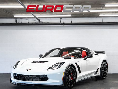 Used 2015 Chevrolet Corvette Z06 w/ 3LZ Preferred Equipment Group image 1