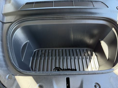 Used 2024 Tesla Model Y 2WD image 46