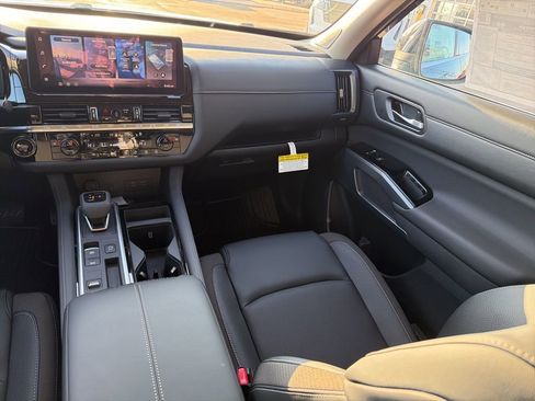New 2026 Nissan Pathfinder SL w/ SL Premium Package FWD image 19