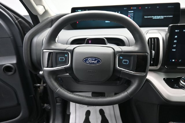 Certified 2025 Ford Expedition Active AWD/4WD image 15