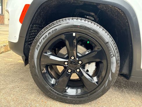 New 2025 Jeep Grand Cherokee Limited w/ Luxury Tech Group II image 28