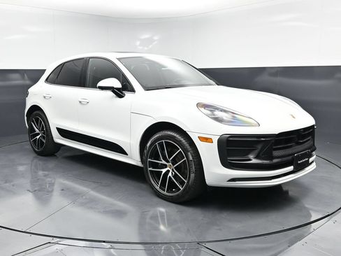 Certified 2025 Porsche Macan AWD/4WD image 11