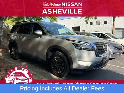 Used 2024 Nissan Pathfinder SV AWD/4WD image 1