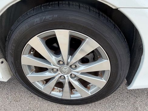 Used 2011 Toyota Avalon Limited image 27