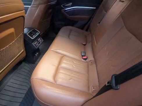 Used 2021 Audi e-tron Prestige image 20