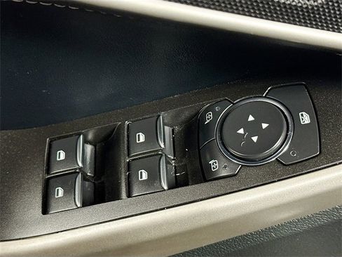 Used 2022 Ford Explorer XLT image 17