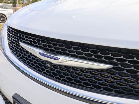 Used 2020 Chrysler Pacifica Limited w/ Tire & Wheel Group image 20