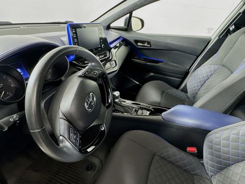 Used 2020 Toyota C-HR XLE image 8