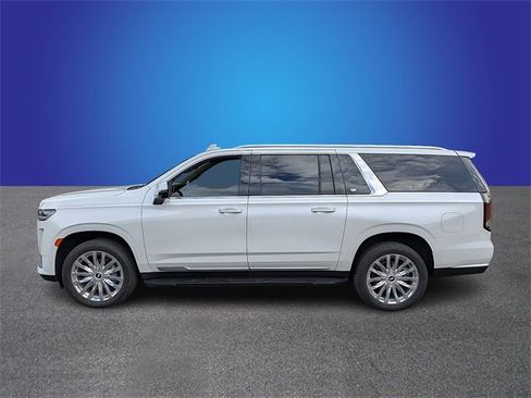 Used 2023 Cadillac Escalade ESV Premium Luxury image 2