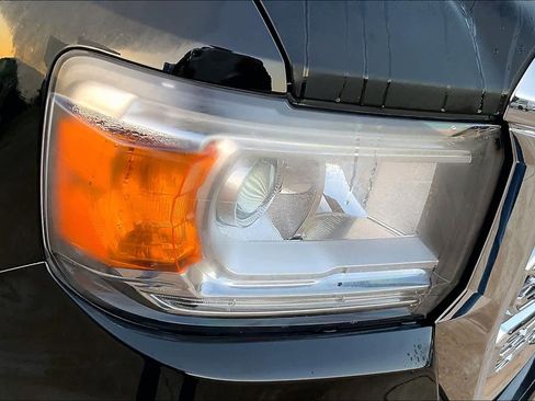 Certified 2022 GMC Canyon Denali w/ Denali Black Edition Package image 26