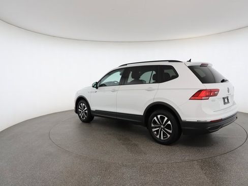 Used 2021 Volkswagen Tiguan SE R-Line image 10