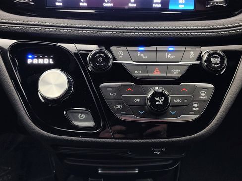 New 2026 Chrysler Pacifica Select FWD image 29