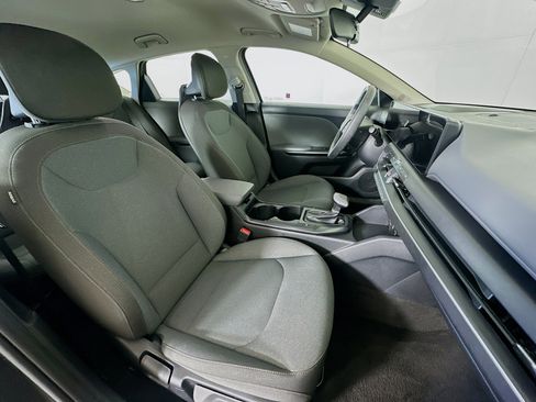 Used 2025 Kia K4 LXS image 29