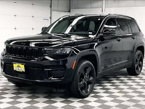 Used 2024 Jeep Grand Cherokee Altitude AWD/4WD image 12