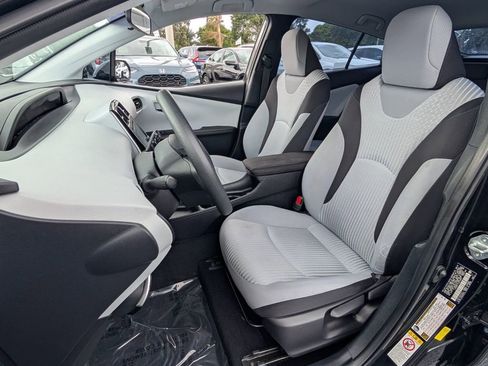 Used 2018 Toyota Prius One image 10