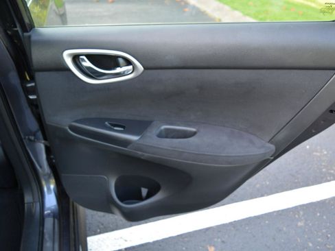 Used 2013 Nissan Sentra SR FWD image 16