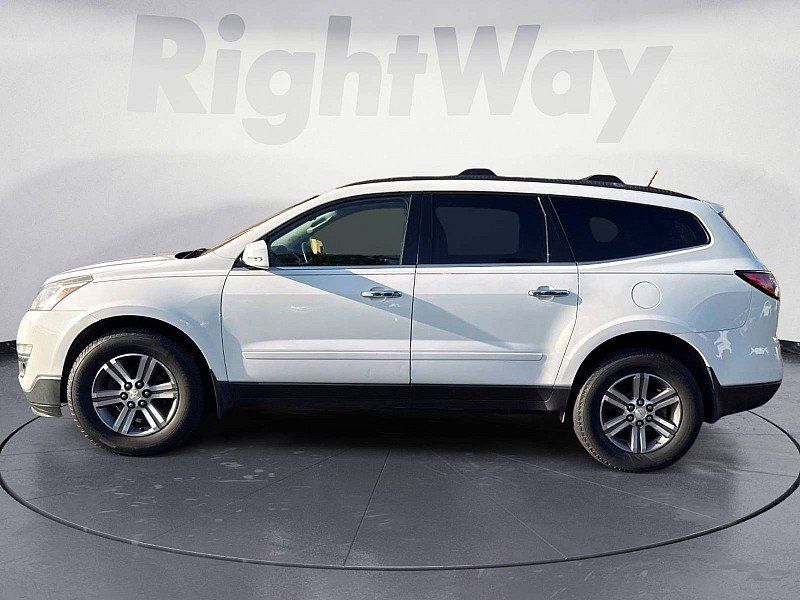 Used 2017 Chevrolet Traverse LT FWD image 2