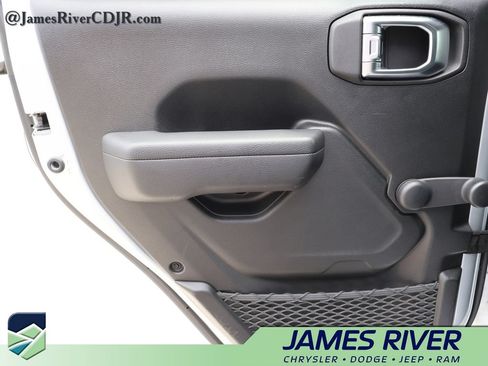 Used 2024 Jeep Gladiator Sport AWD/4WD image 16