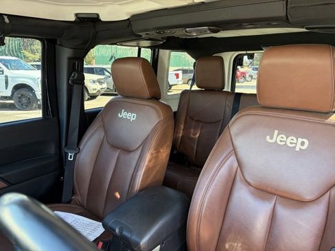 Used 2017 Jeep Wrangler Unlimited Rubicon w/ Connectivity Group image 13