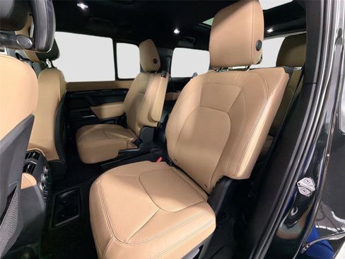 Certified 2026 Land Rover Defender 130 X-Dynamic SE AWD/4WD image 25